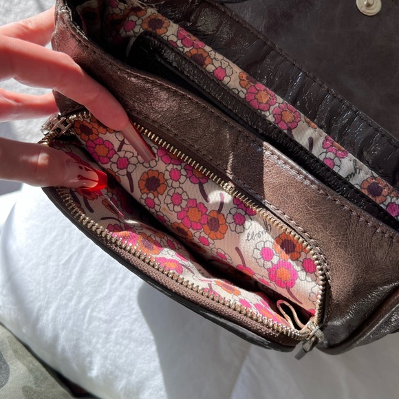 GUESS brown crossbody bag - Picture 5 of 8